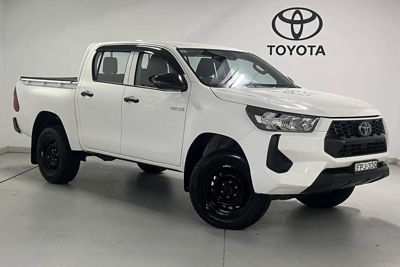 2025 Toyota Hilux Gallery Image 1