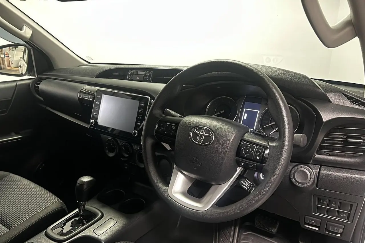 2025 Toyota Hilux Gallery Image 10
