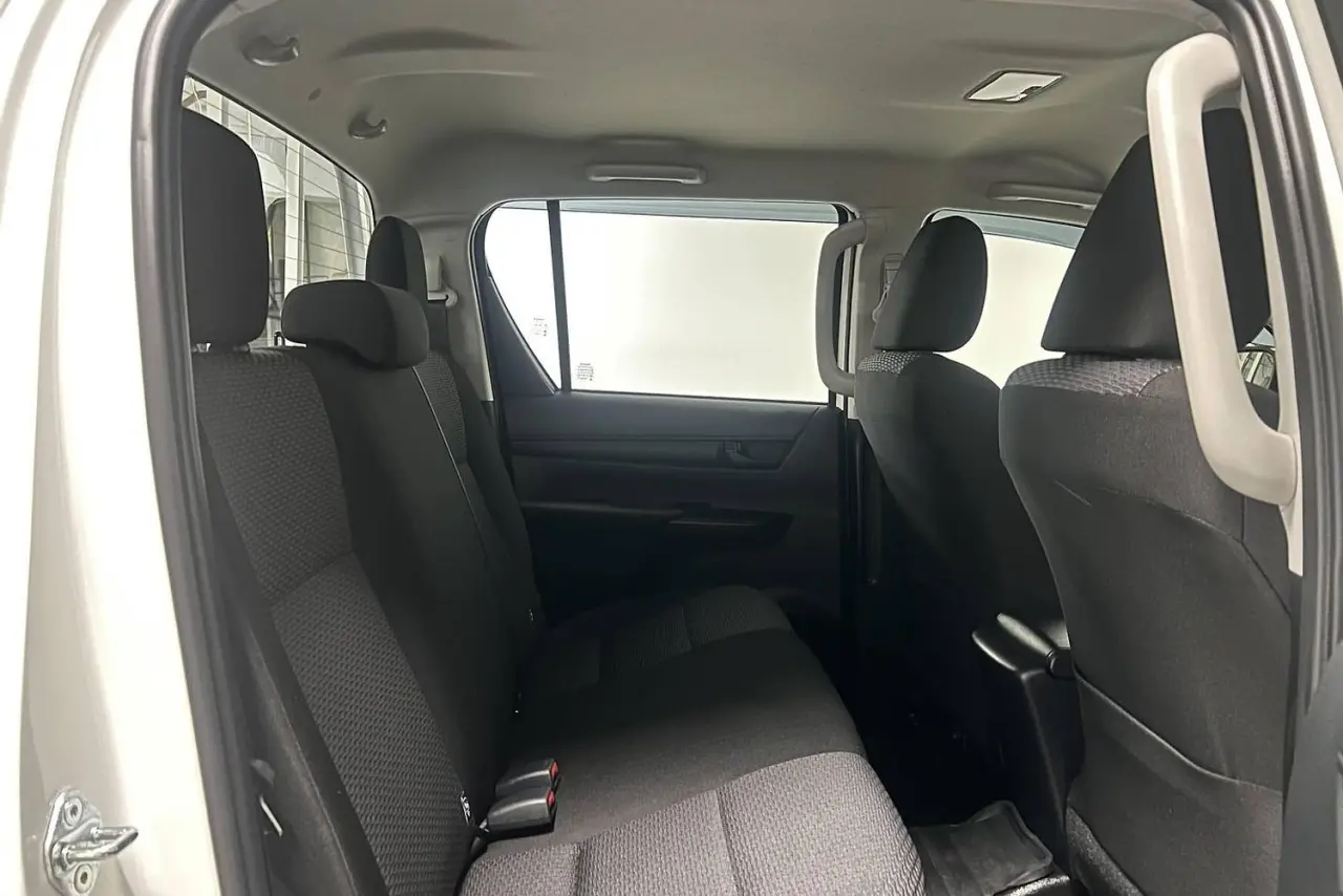 2025 Toyota Hilux Gallery Image 11