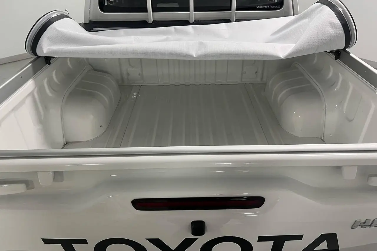 2025 Toyota Hilux Gallery Image 12