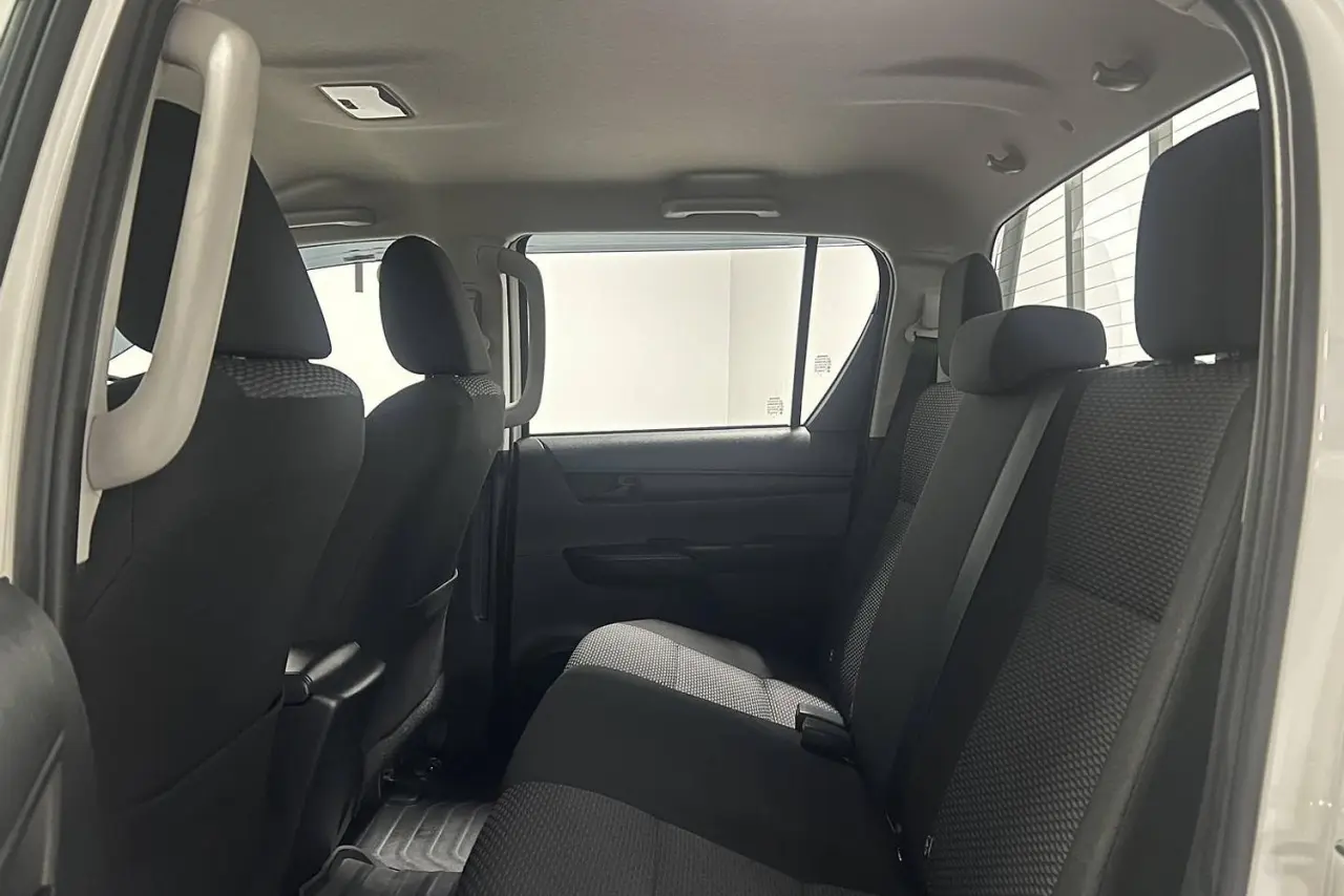 2025 Toyota Hilux Gallery Image 14