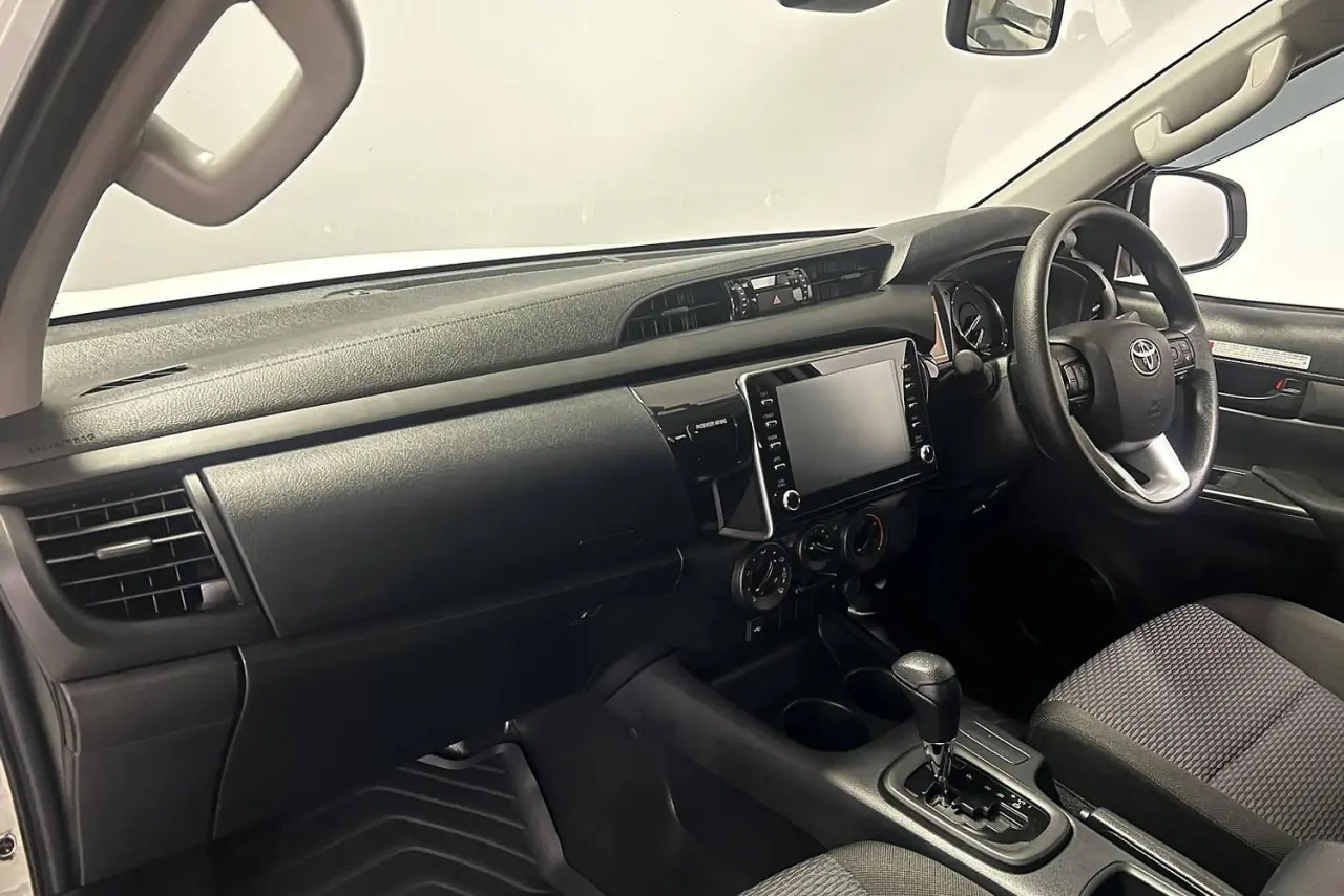 2025 Toyota Hilux Gallery Image 15