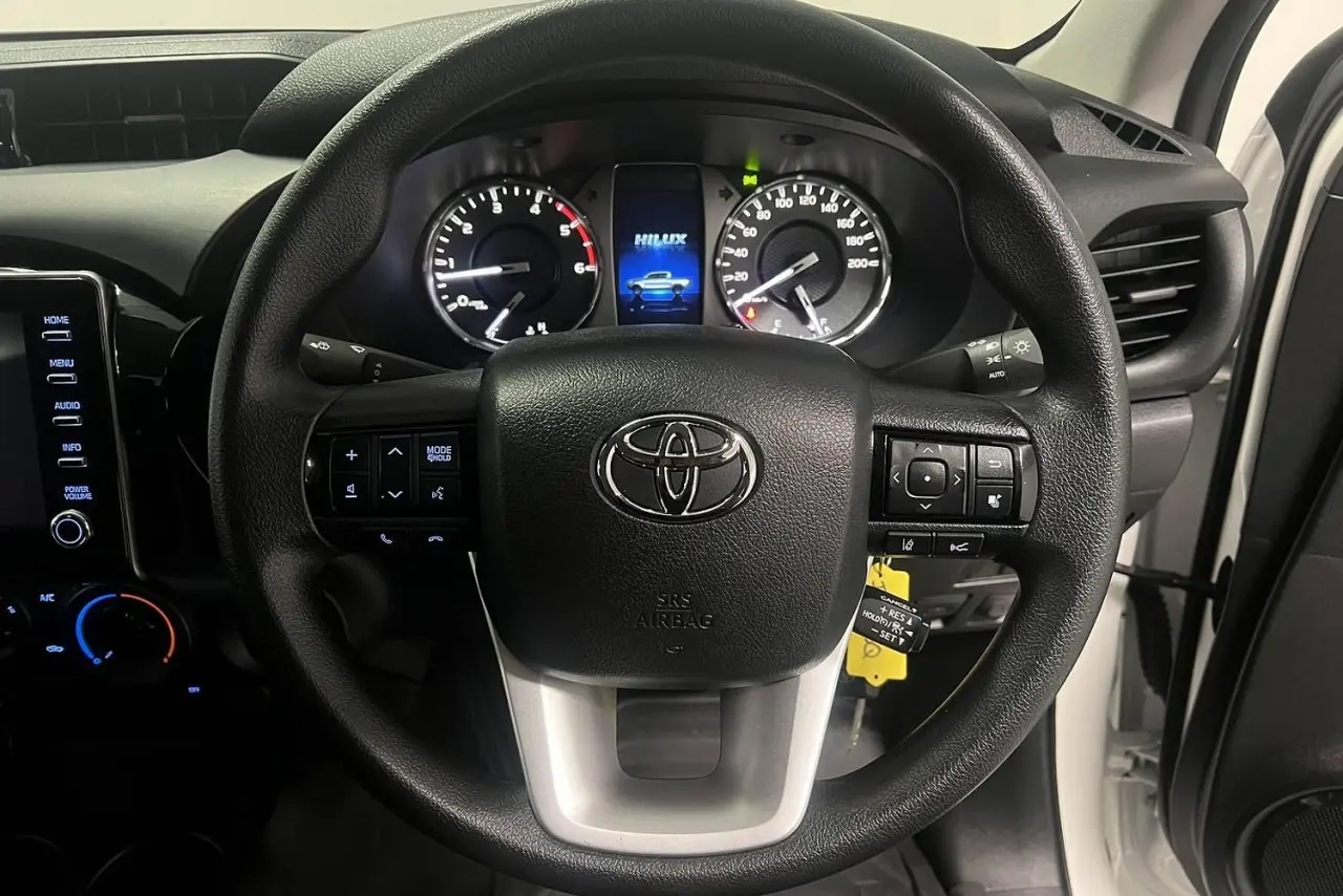 2025 Toyota Hilux Gallery Image 17