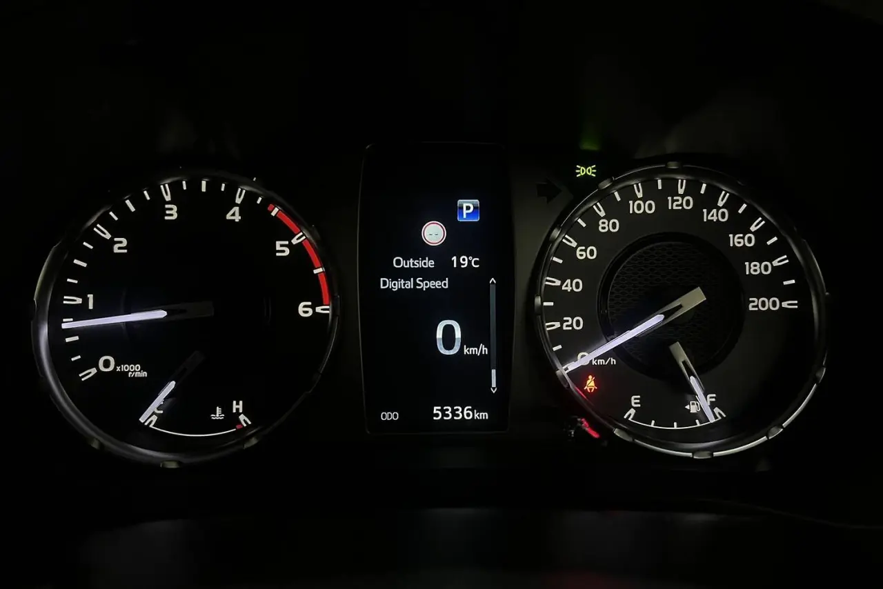 2025 Toyota Hilux Gallery Image 18