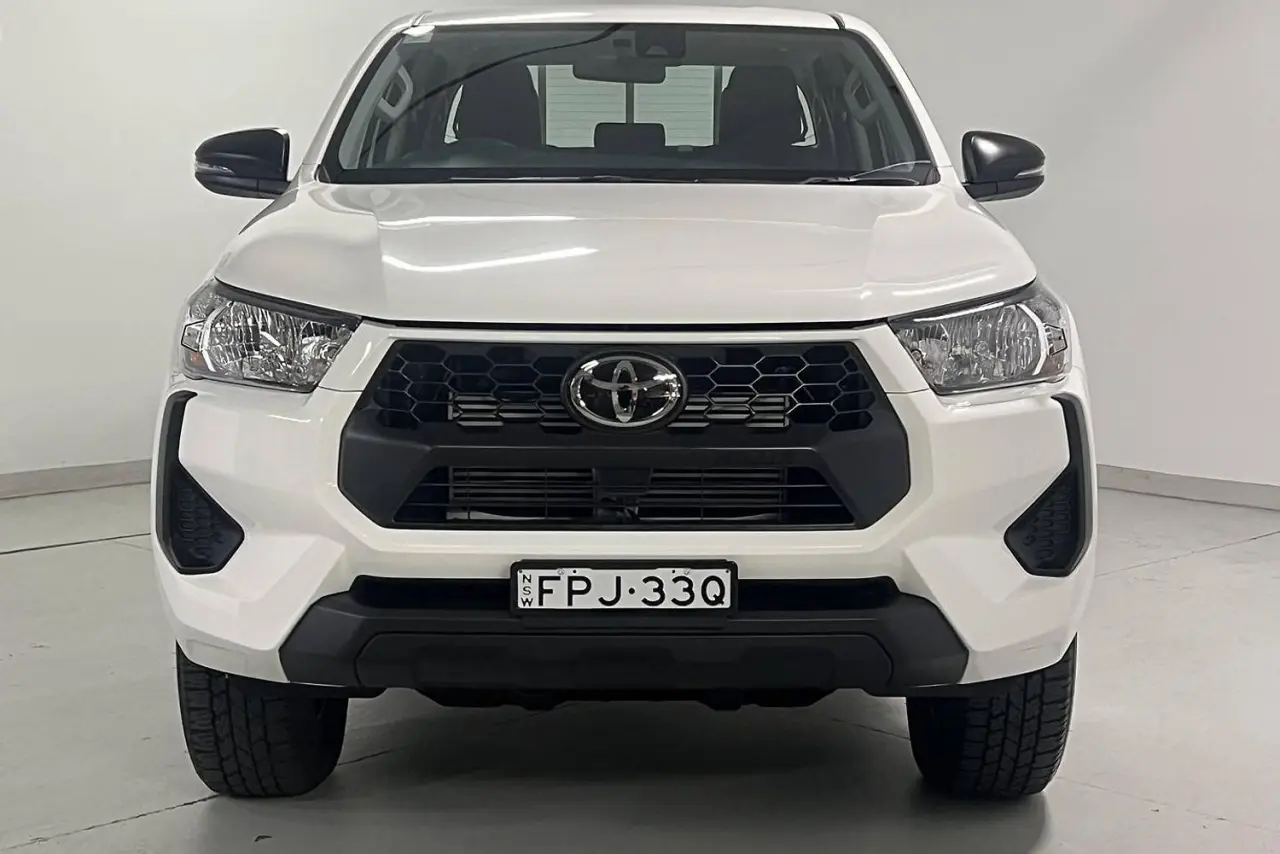 2025 Toyota Hilux Gallery Image 3