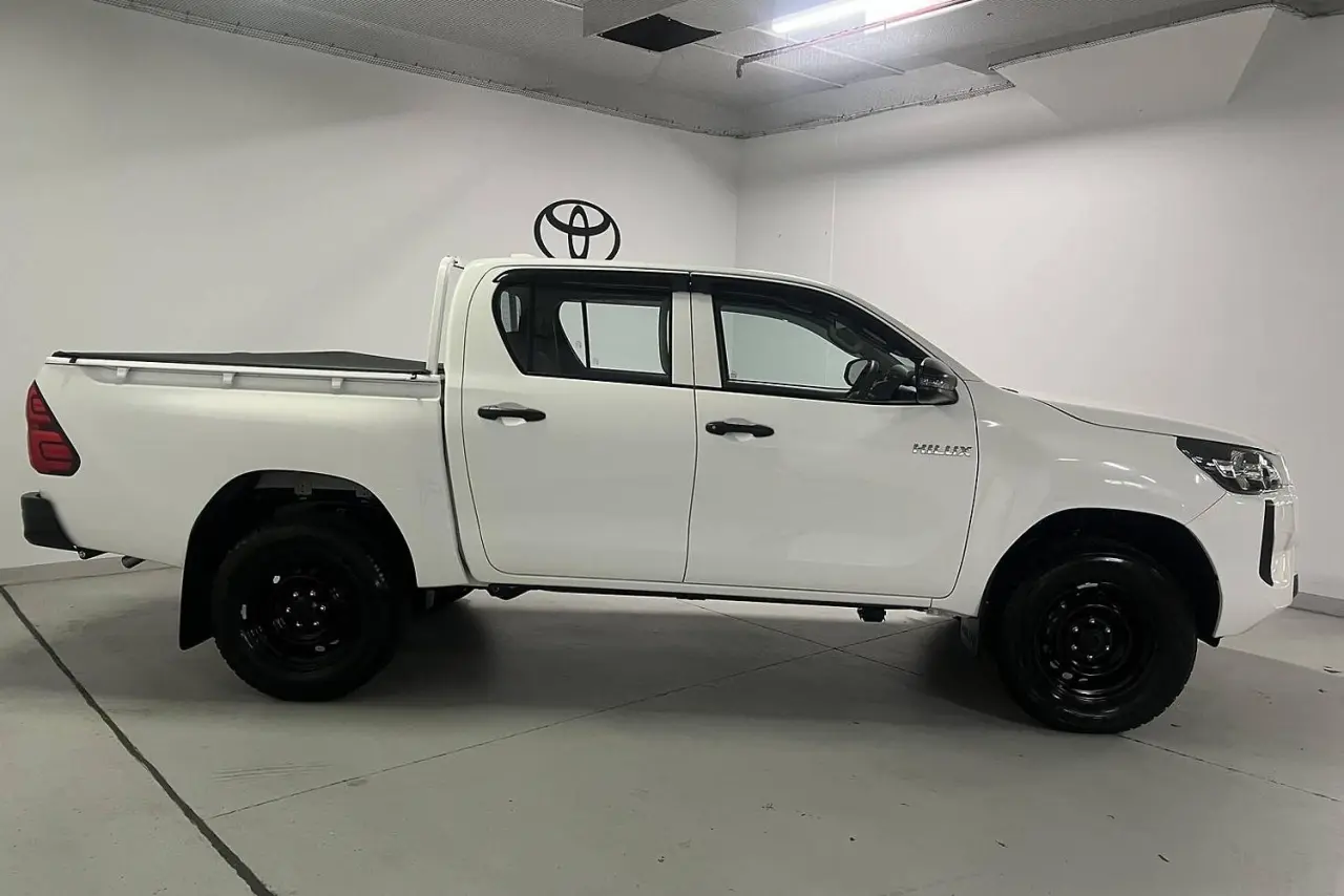 2025 Toyota Hilux Gallery Image 4