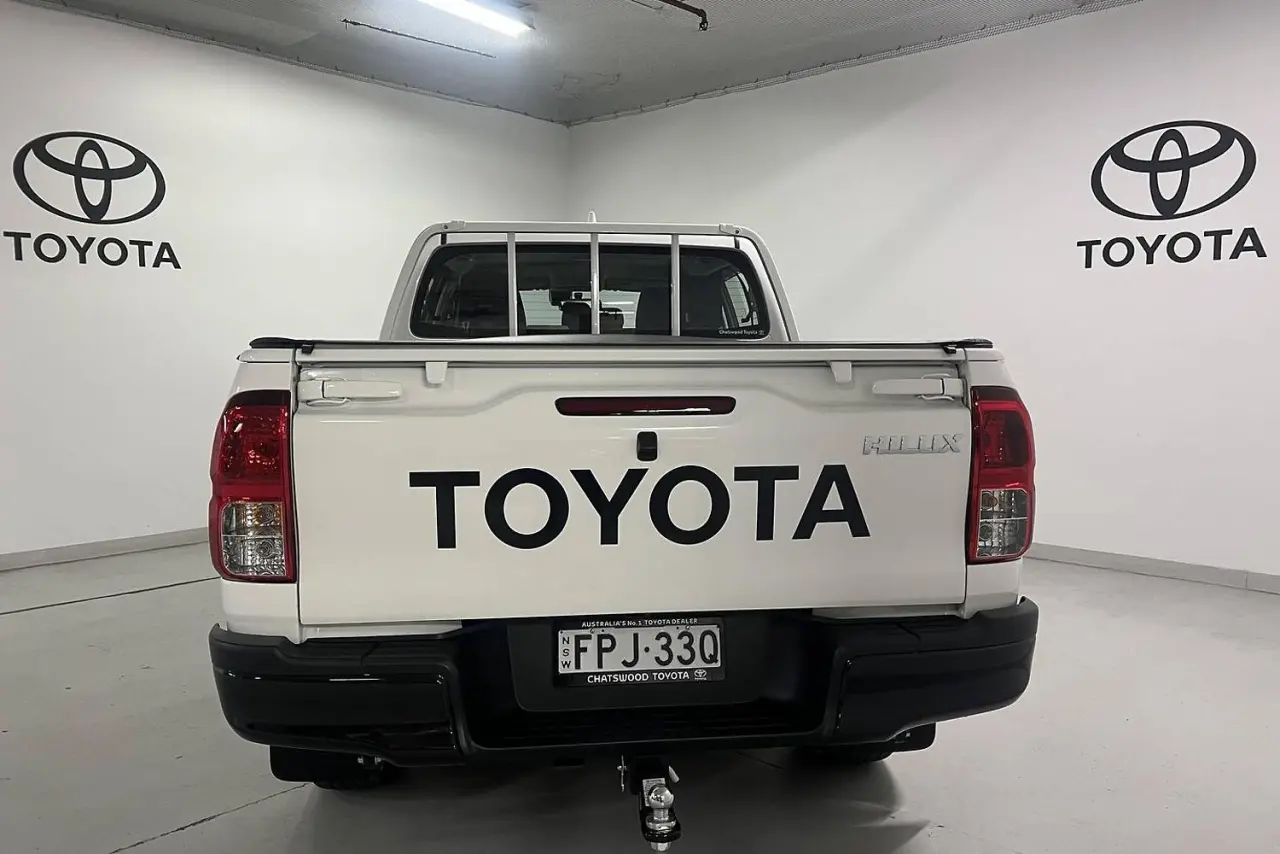 2025 Toyota Hilux Gallery Image 6