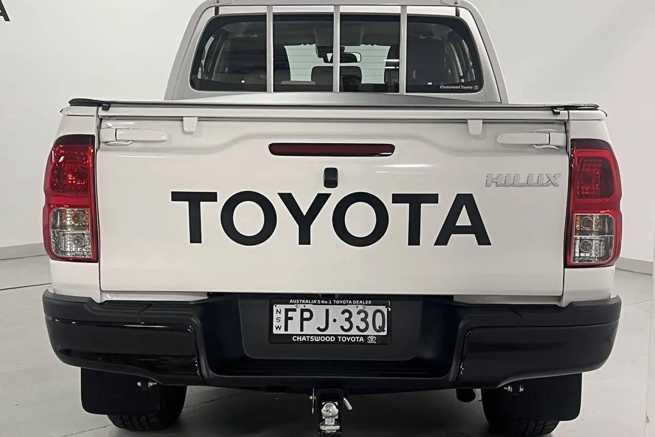 2025 Toyota Hilux Gallery Image 7