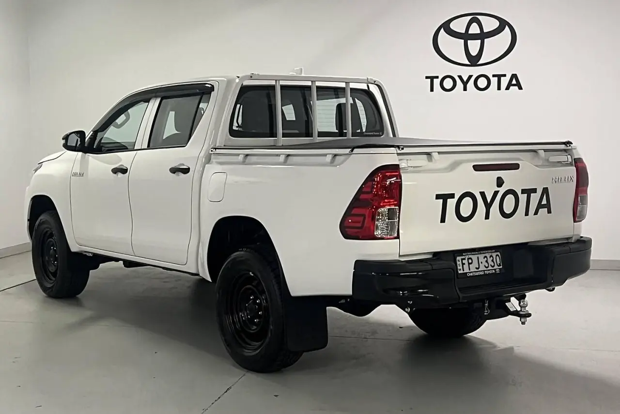 2025 Toyota Hilux Gallery Image 8