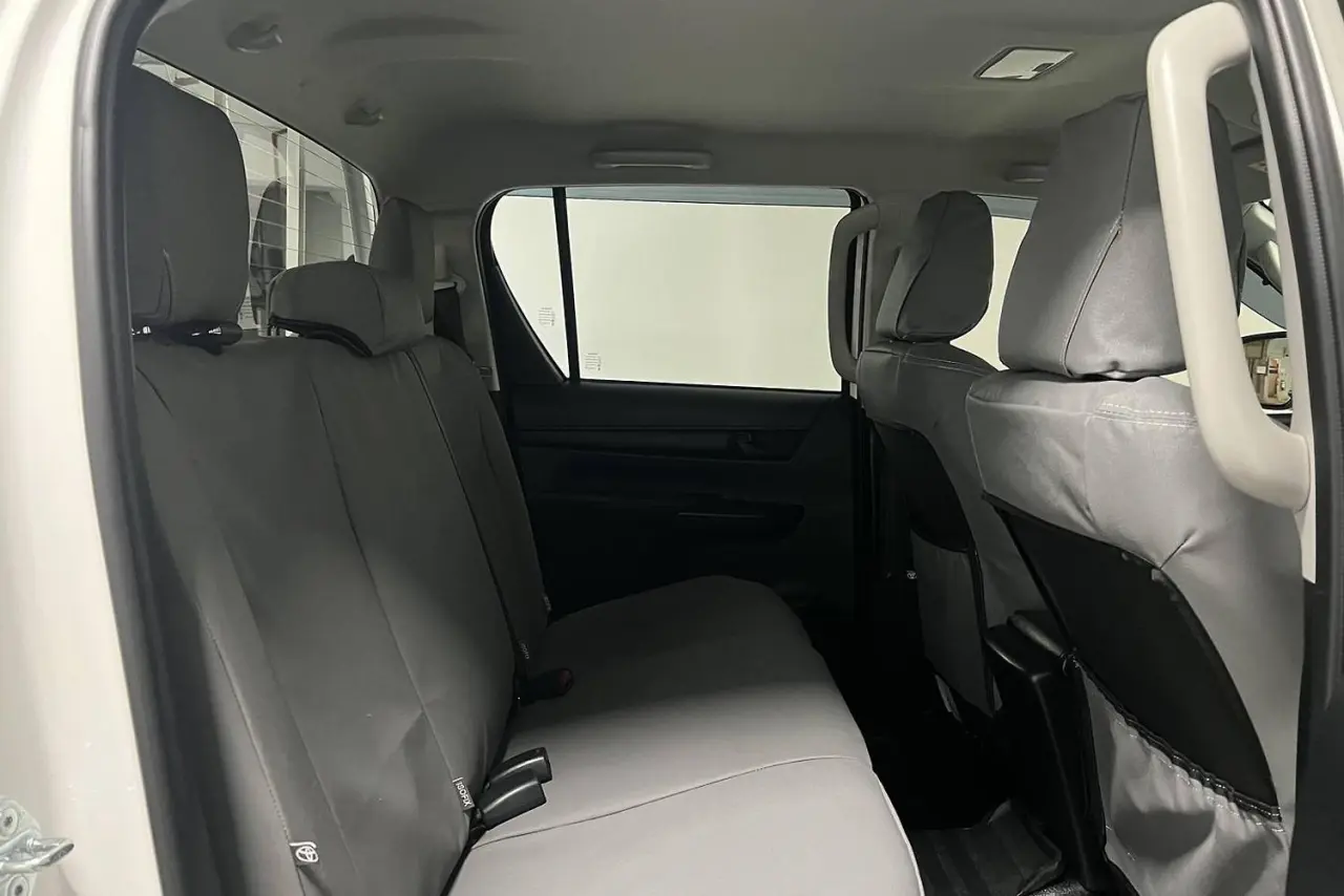 2025 Toyota Hilux Gallery Image 11