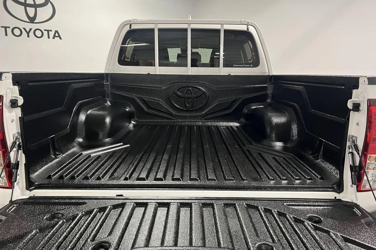 2025 Toyota Hilux Gallery Image 13