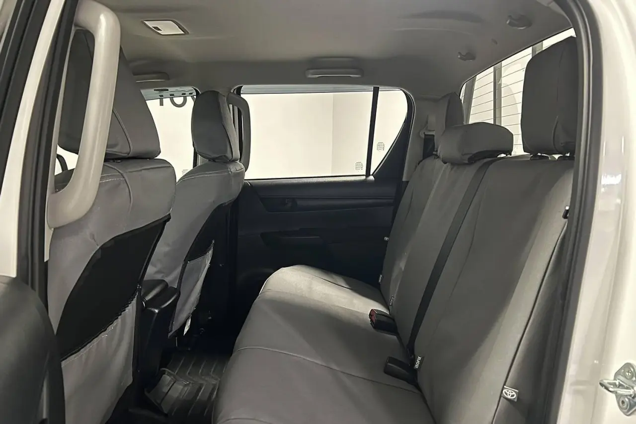 2025 Toyota Hilux Gallery Image 14