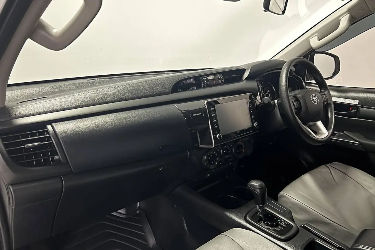 2025 Toyota Hilux Gallery Image 15