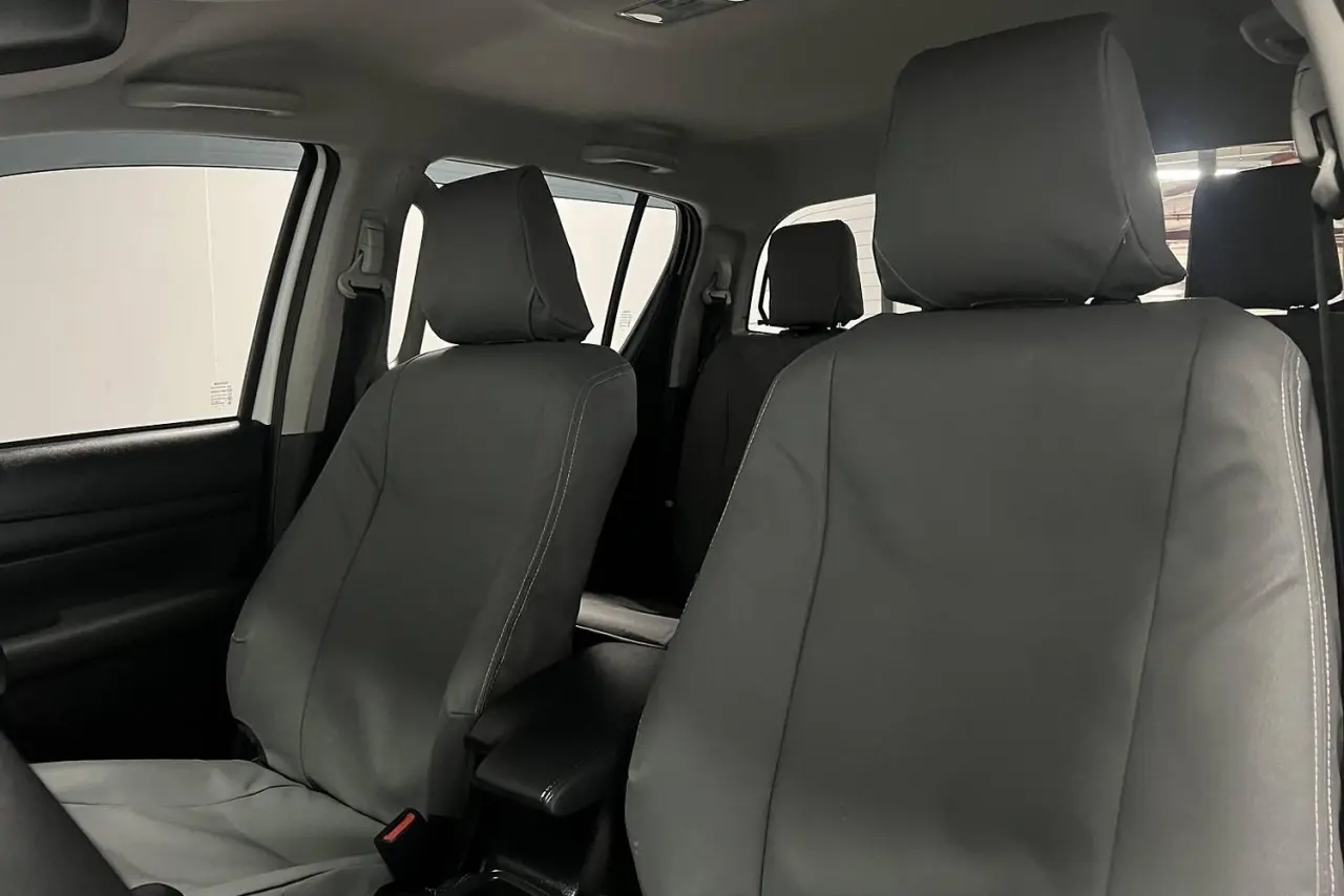 2025 Toyota Hilux Gallery Image 16