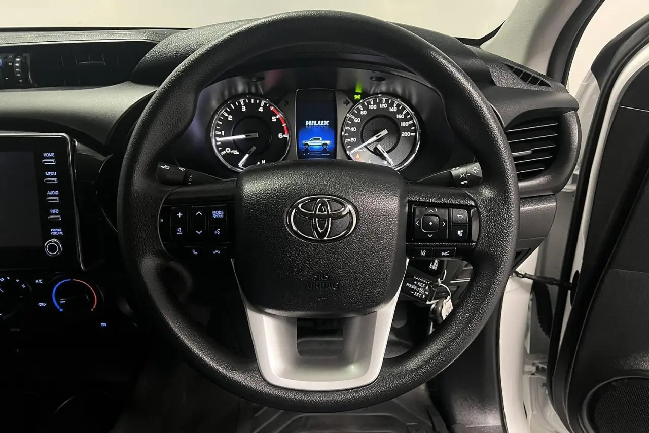 2025 Toyota Hilux Gallery Image 17