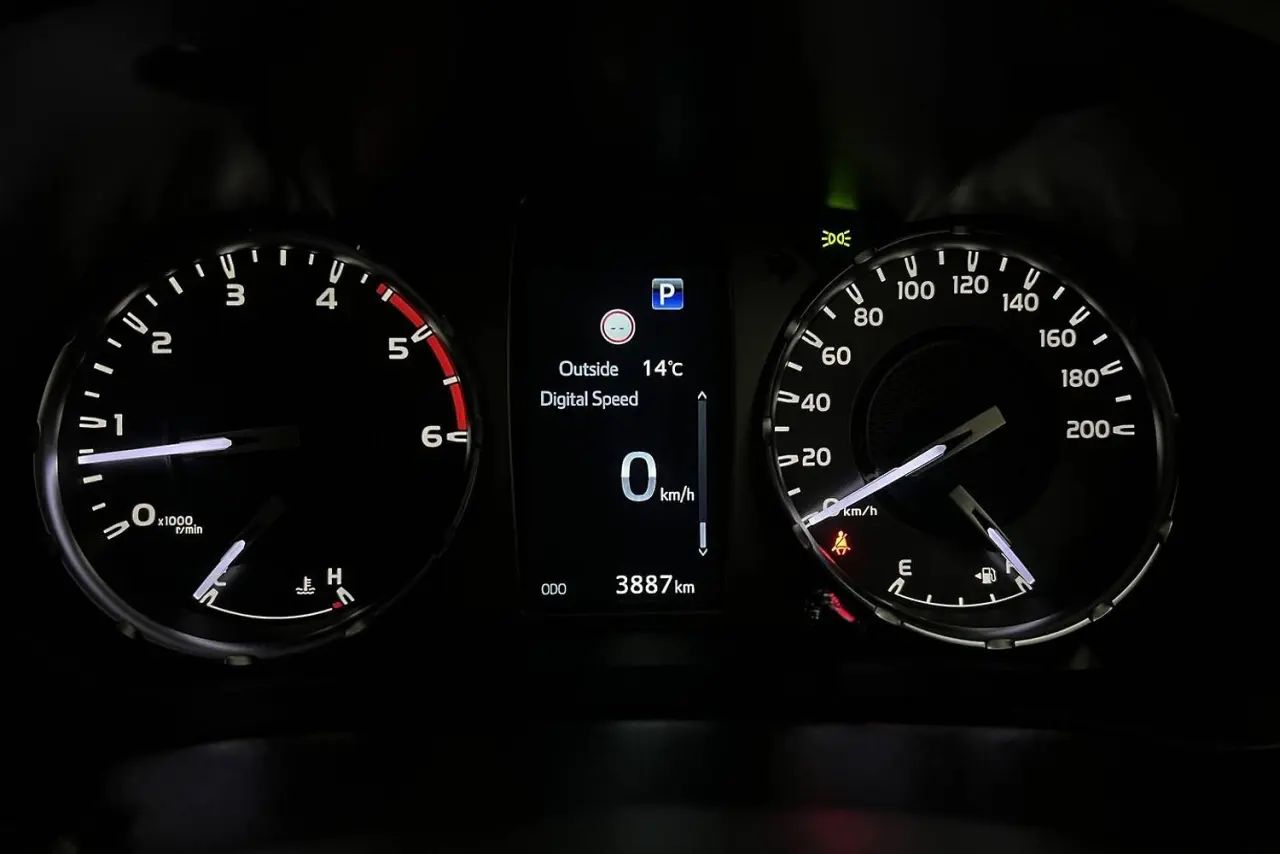 2025 Toyota Hilux Gallery Image 18