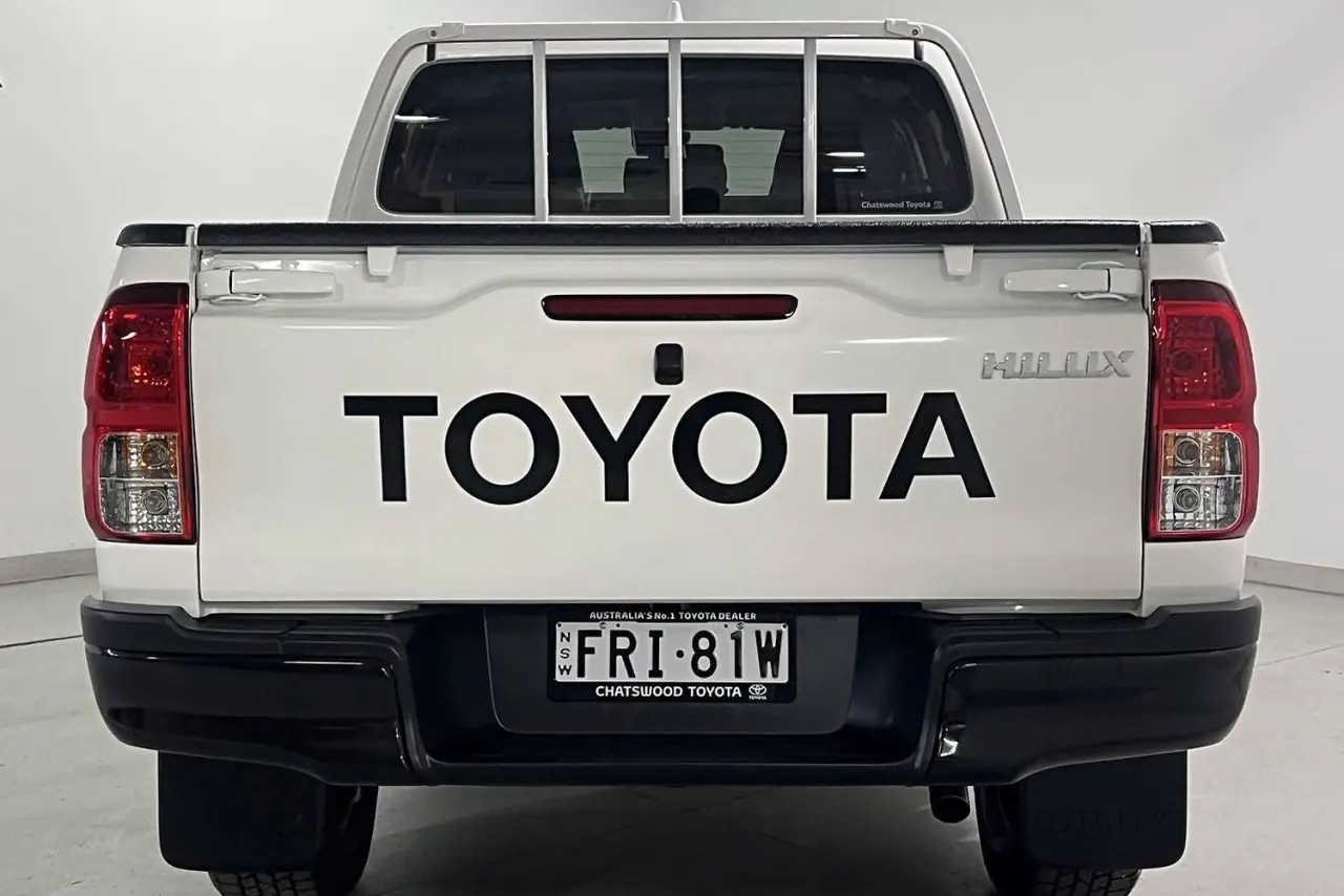 2025 Toyota Hilux Gallery Image 7