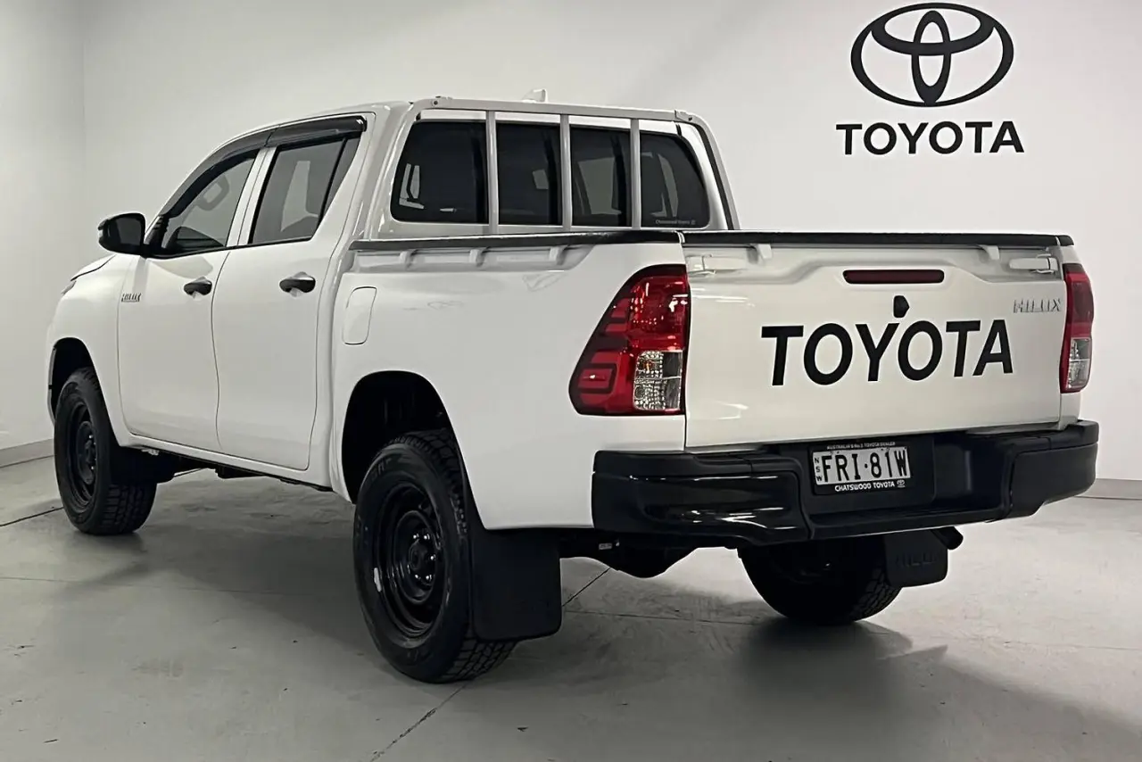 2025 Toyota Hilux Gallery Image 8