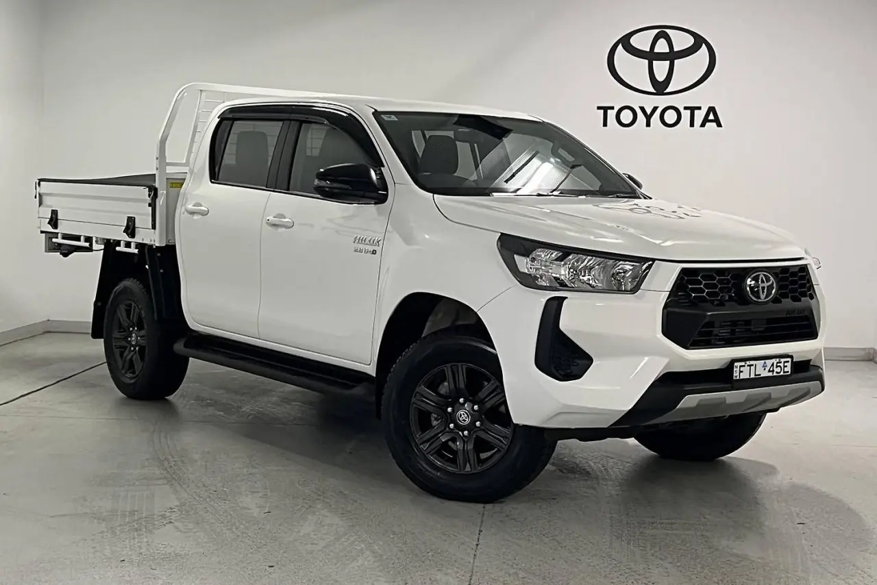 2025 Toyota Hilux Gallery Image 1
