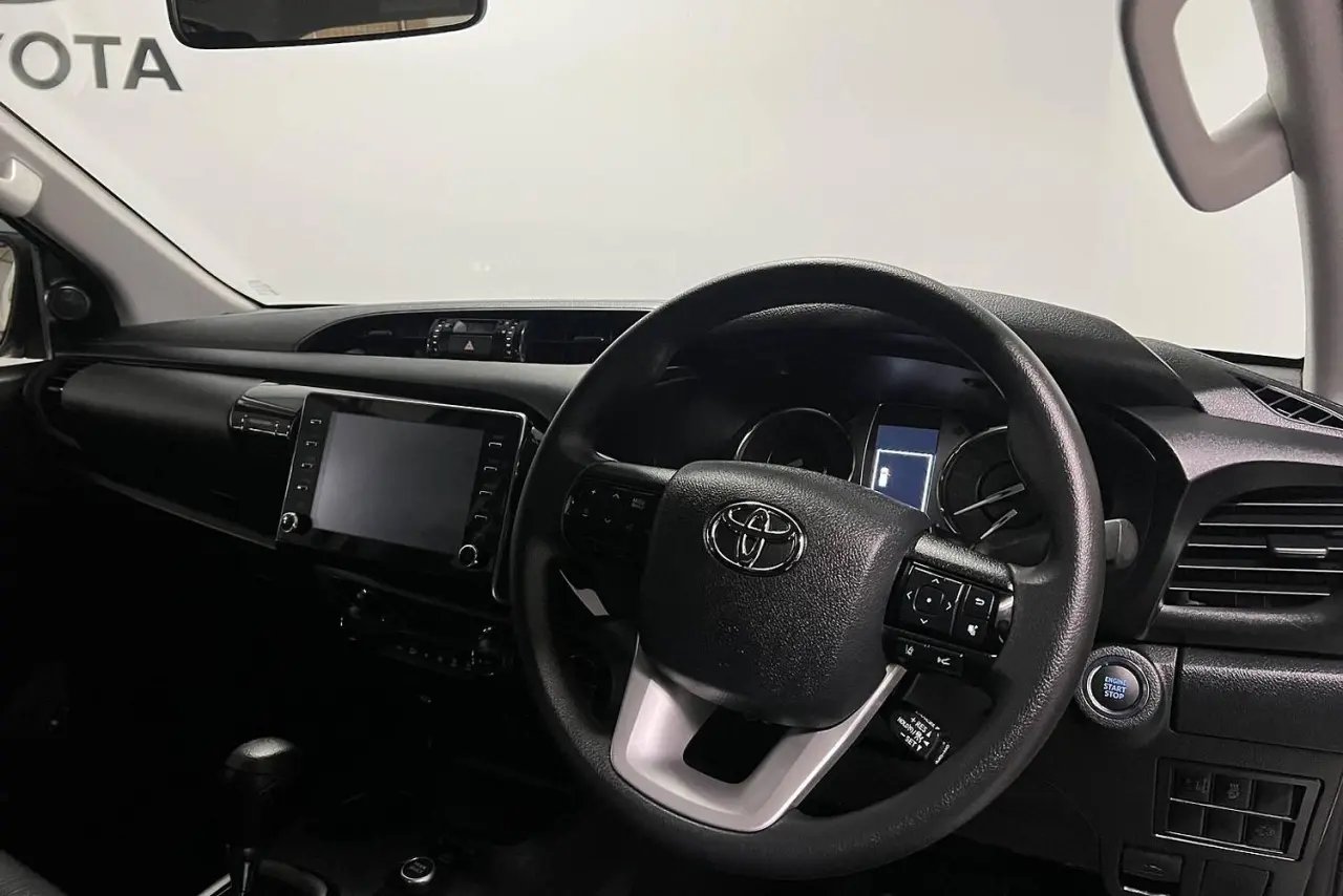 2025 Toyota Hilux Gallery Image 10