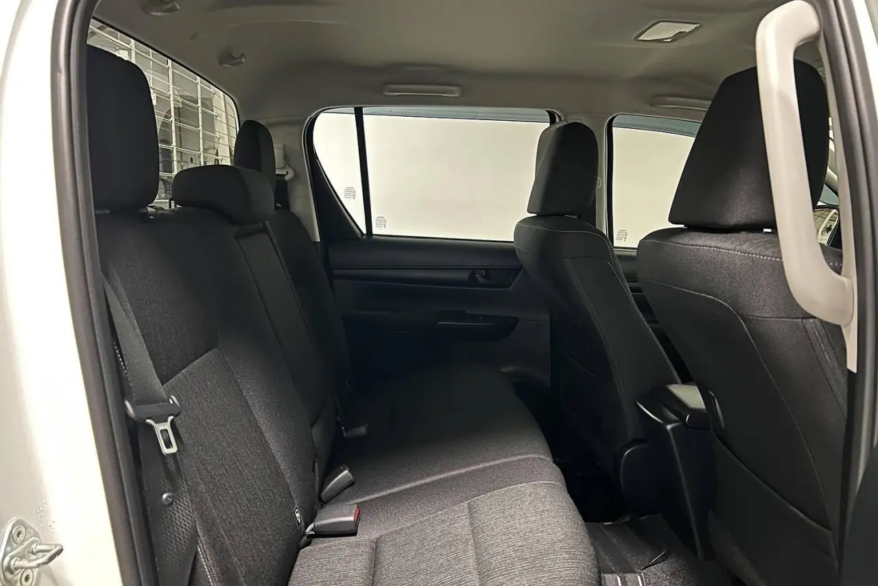 2025 Toyota Hilux Gallery Image 11