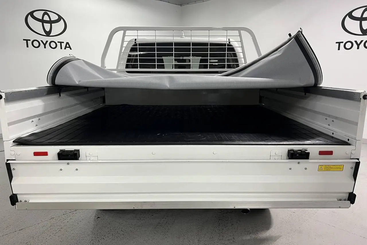 2025 Toyota Hilux Gallery Image 12