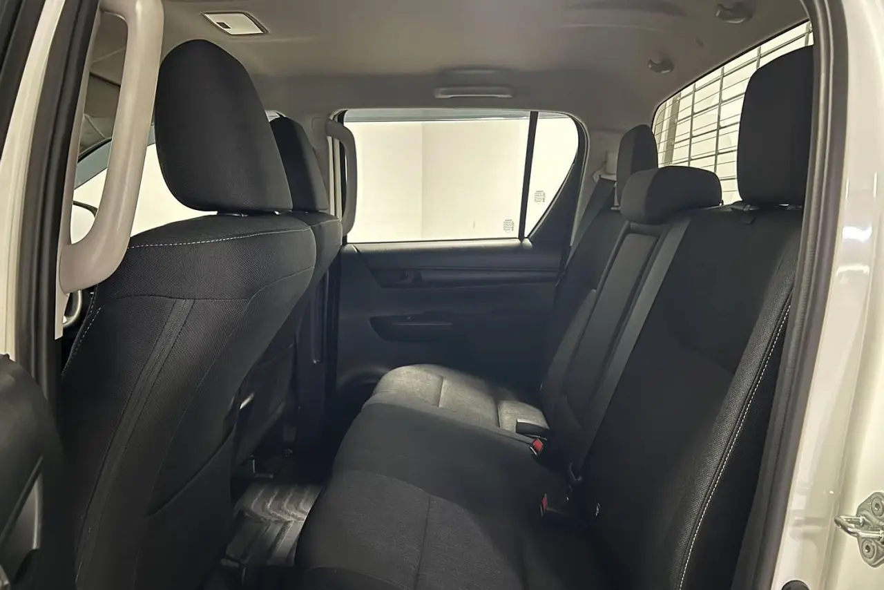 2025 Toyota Hilux Gallery Image 13