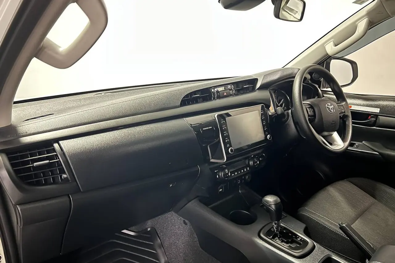 2025 Toyota Hilux Gallery Image 14