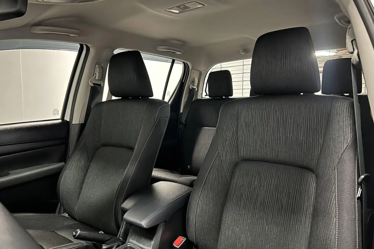 2025 Toyota Hilux Gallery Image 15