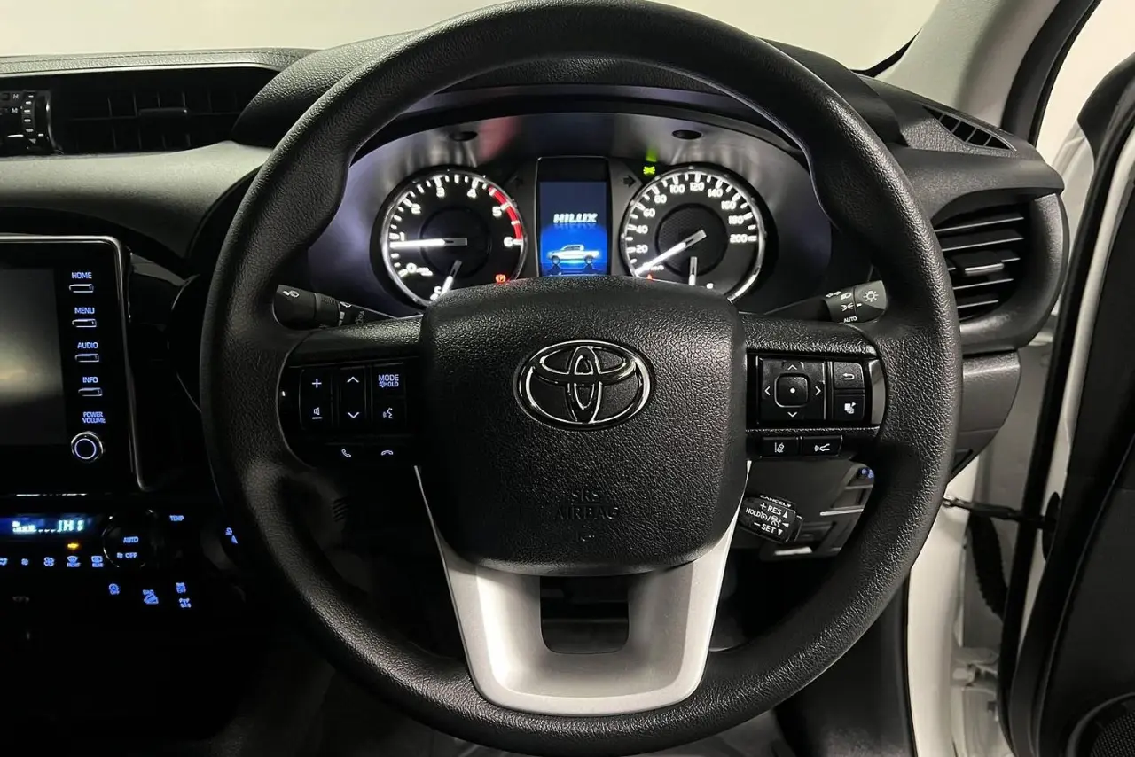 2025 Toyota Hilux Gallery Image 16