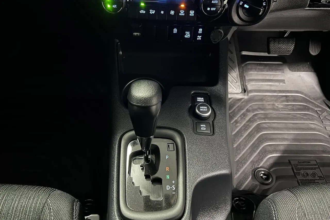 2025 Toyota Hilux Gallery Image 19