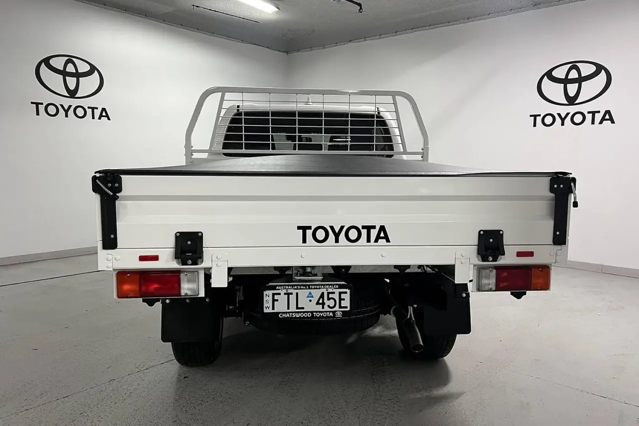 2025 Toyota Hilux Gallery Image 6