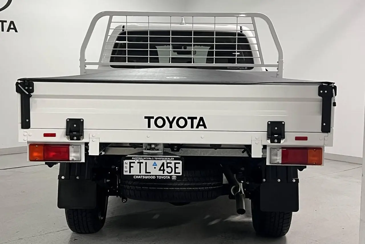 2025 Toyota Hilux Gallery Image 7