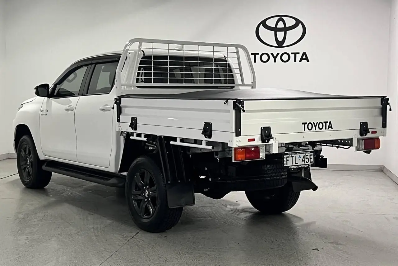 2025 Toyota Hilux Gallery Image 8
