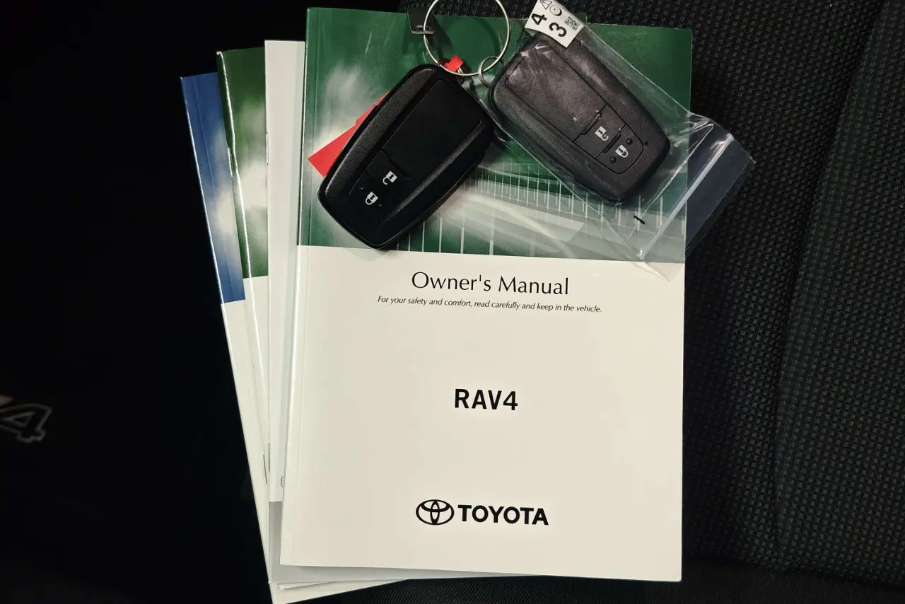 2025 Toyota RAV4 Gallery Image 21