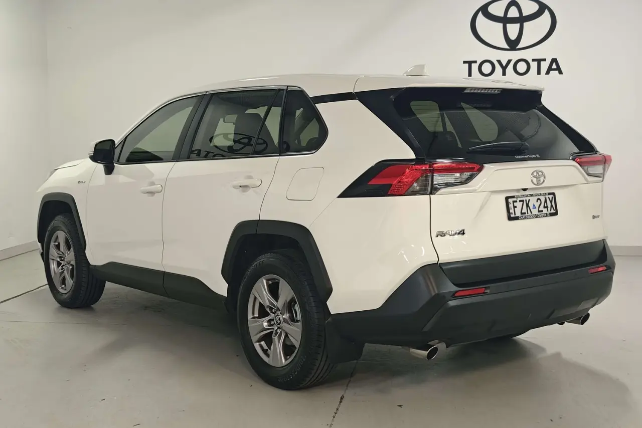 2025 Toyota RAV4 Gallery Image 6