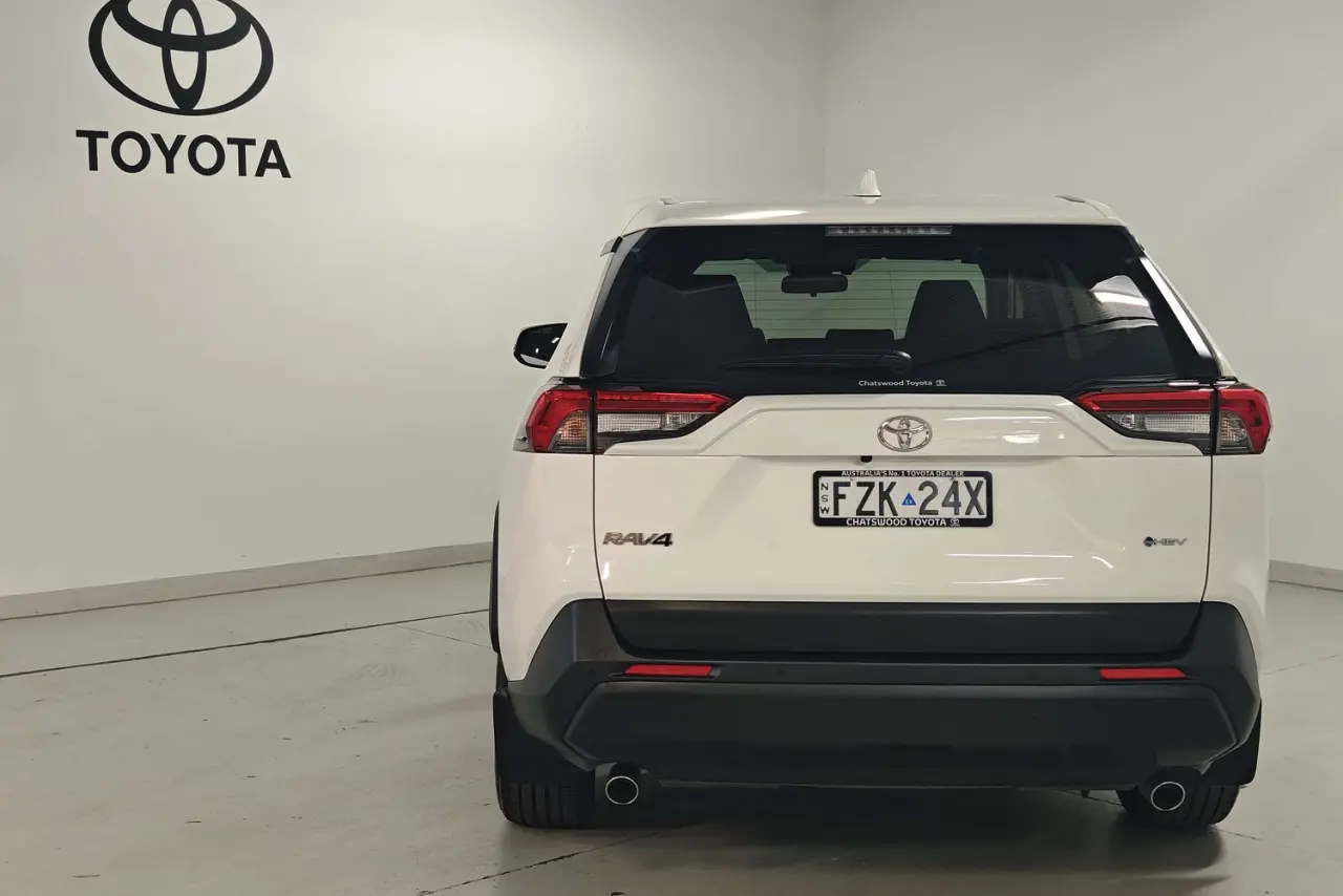 2025 Toyota RAV4 Gallery Image 7