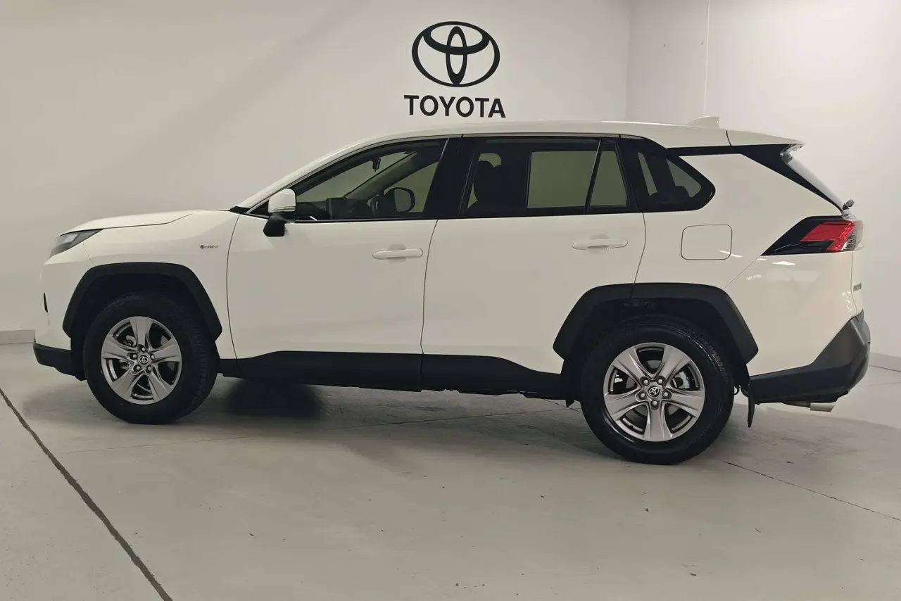 2025 Toyota RAV4 Gallery Image 9