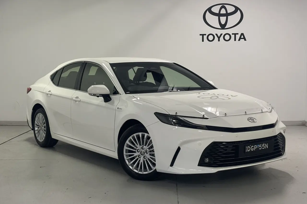 2025 Toyota Camry Gallery Image 1