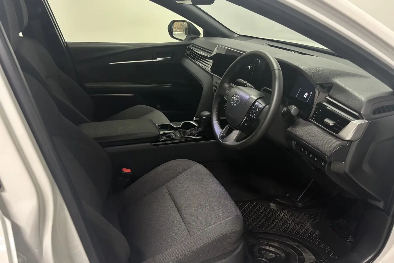 2025 Toyota Camry Gallery Image 10