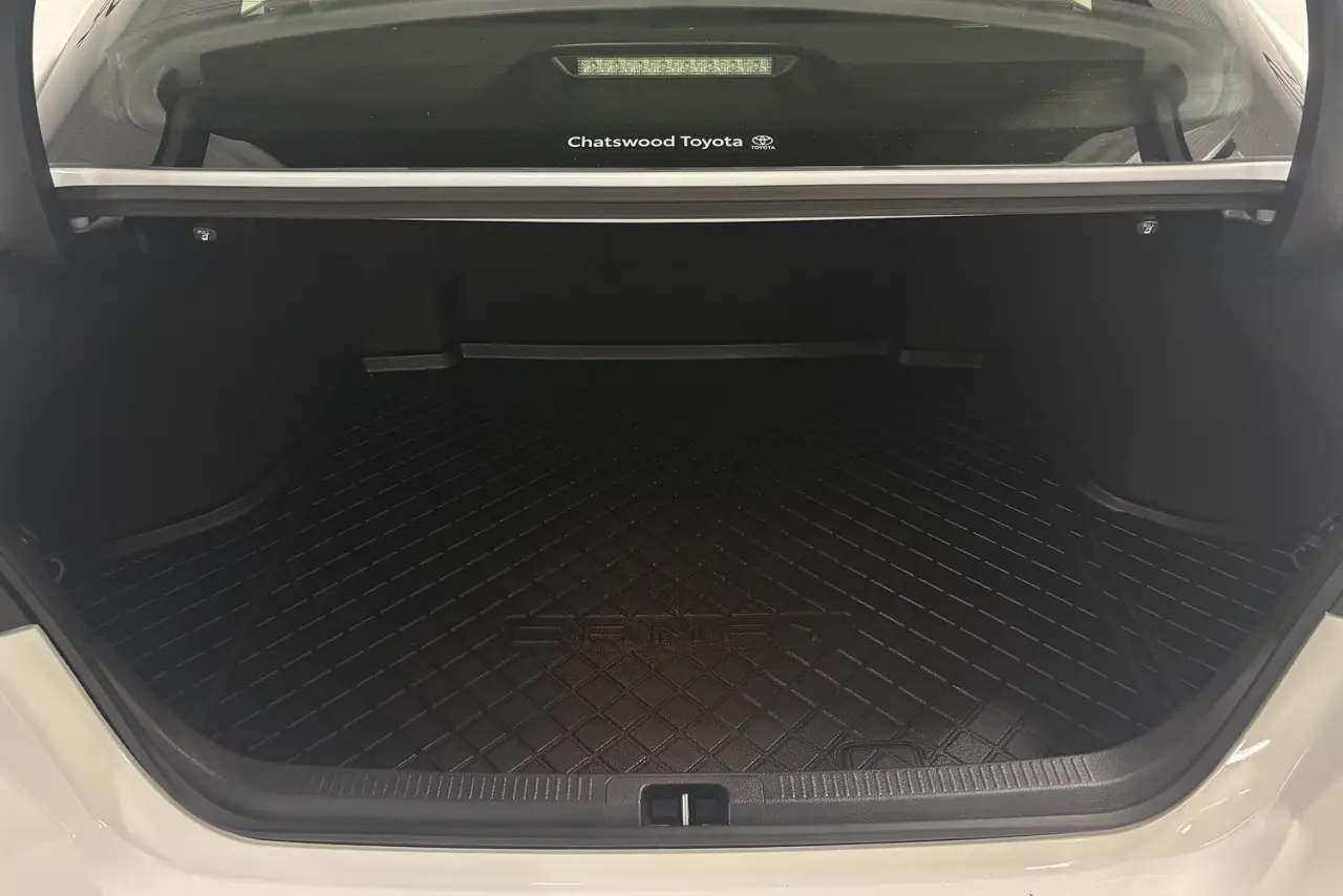 2025 Toyota Camry Gallery Image 12