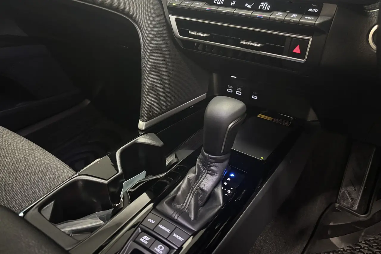 2025 Toyota Camry Gallery Image 18