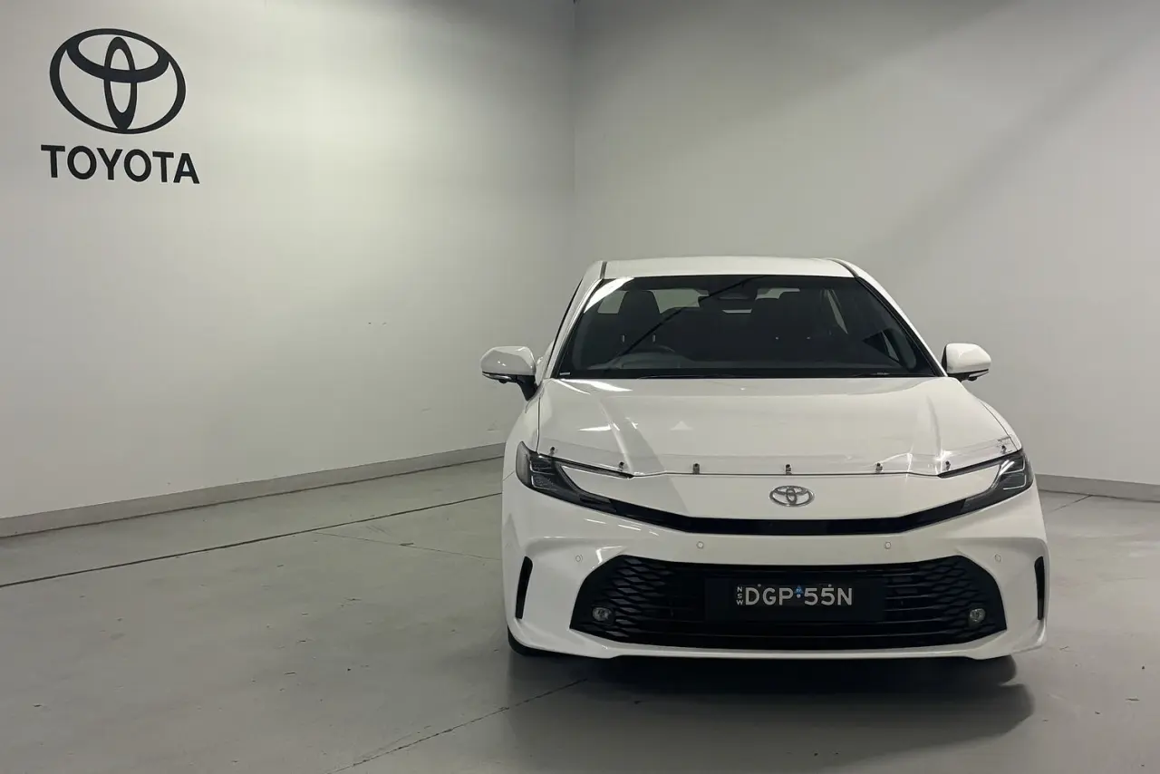 2025 Toyota Camry Gallery Image 2