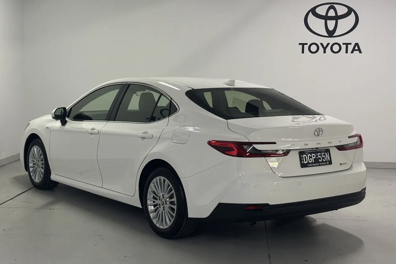 2025 Toyota Camry Gallery Image 8