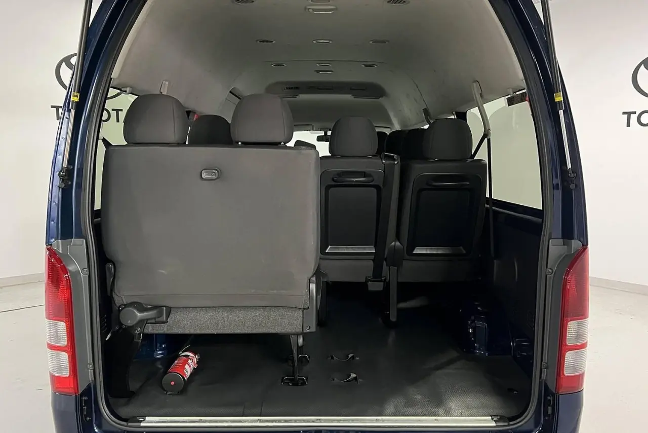 2014 Toyota Hiace Gallery Image 11