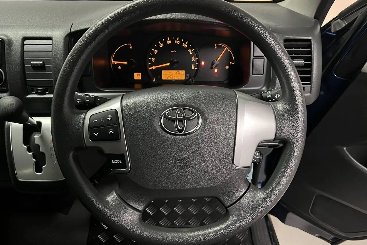 2014 Toyota Hiace Gallery Image 16