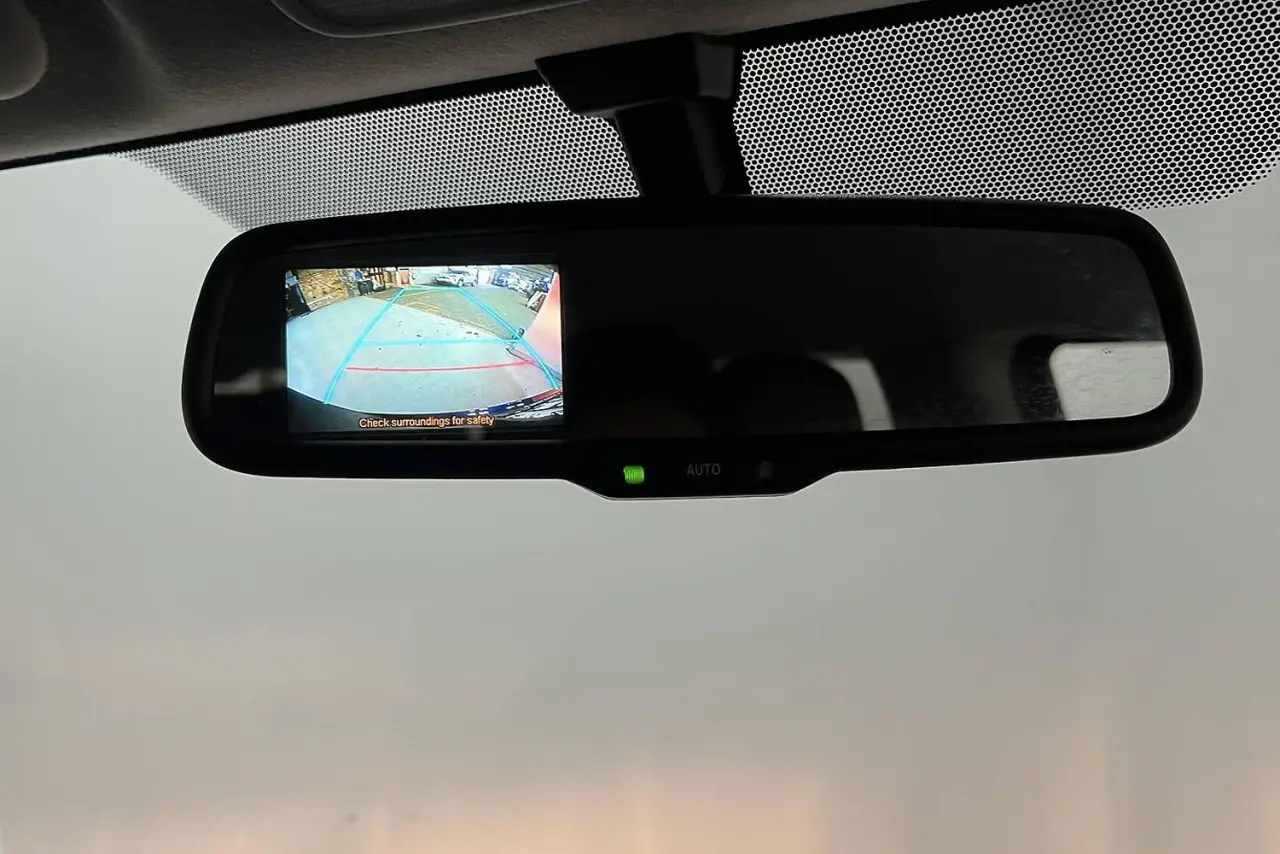 2014 Toyota Hiace Gallery Image 18