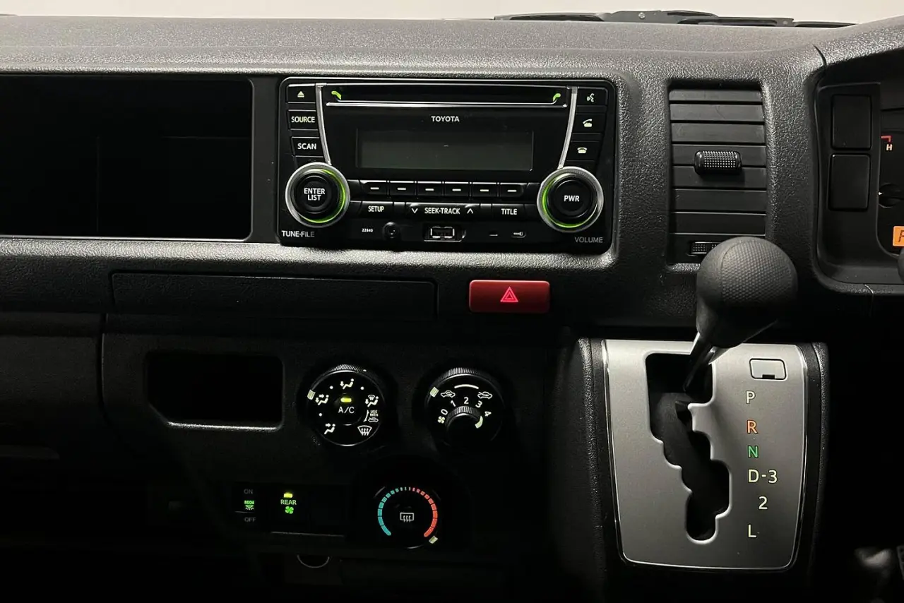 2014 Toyota Hiace Gallery Image 19