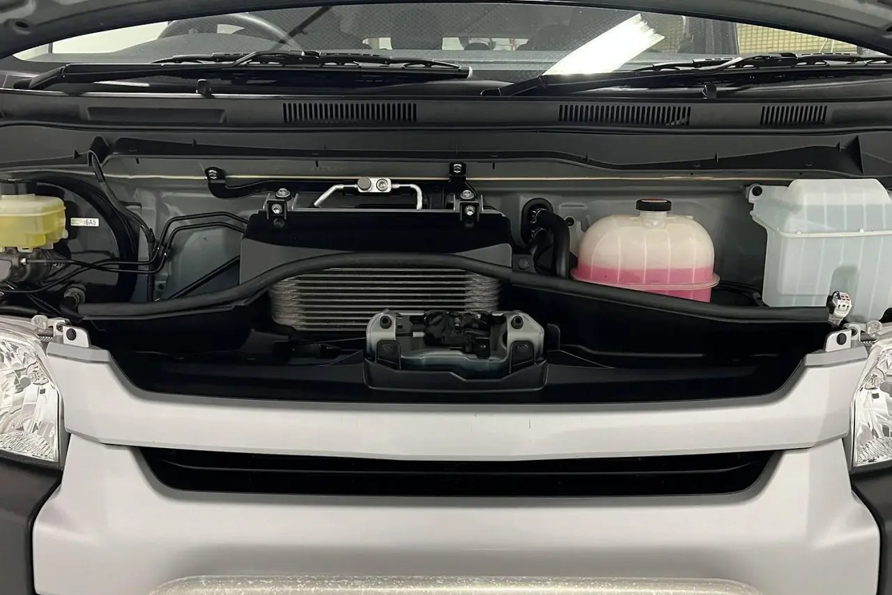 2014 Toyota Hiace Gallery Image 20