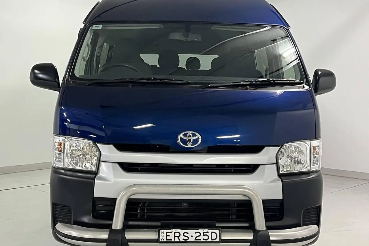2014 Toyota Hiace Gallery Image 3